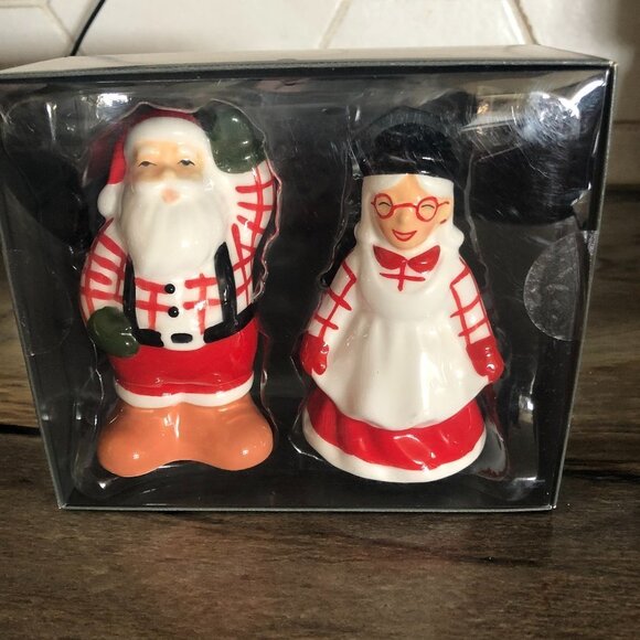 THRESHOLD MR AND MRS CLAUS SALT AND PEPPER SHAKER SET EARTHENWARE NEW IN BOX - Picture 1 of 4